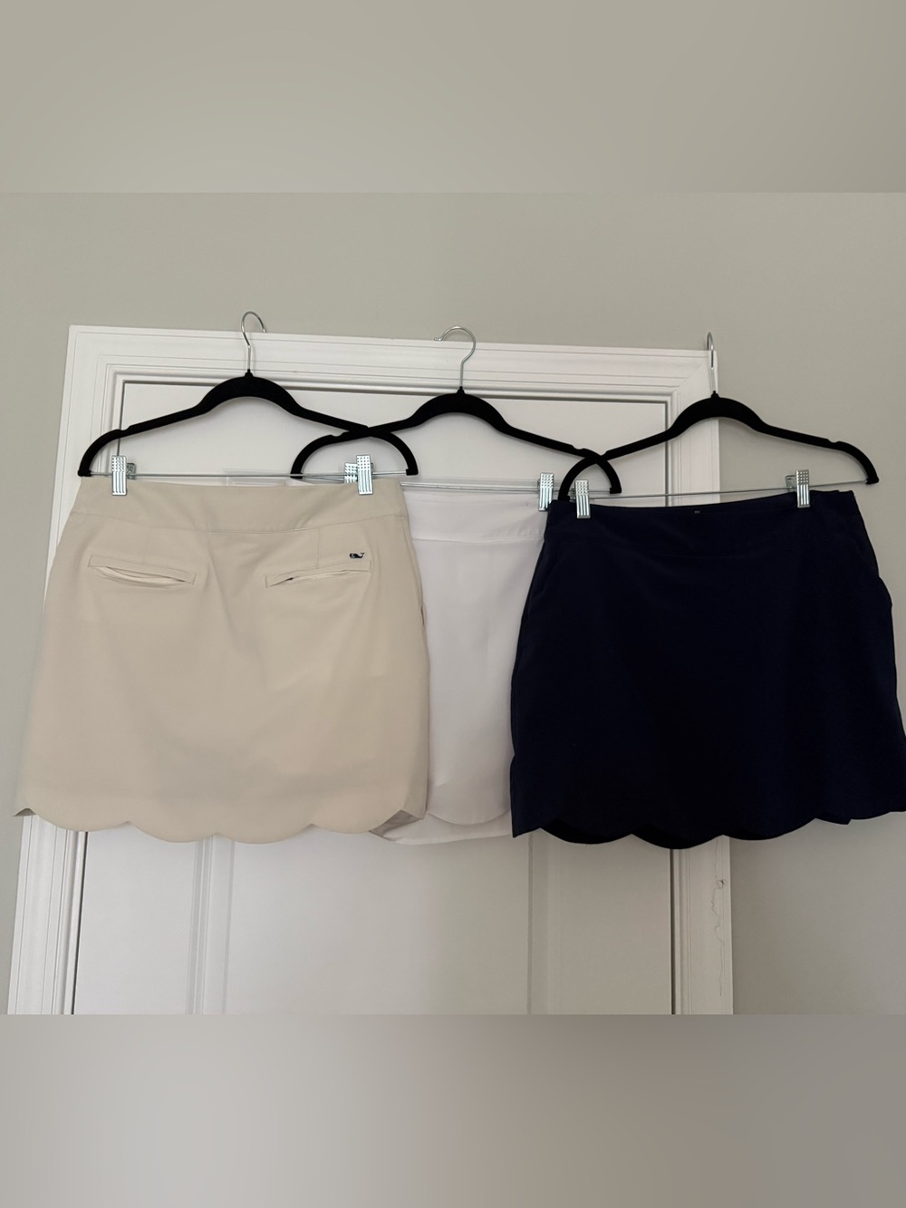 GOLF BUNDLE - 3 Vineyard Vines Women’s Scallop Hem Skirt in White & Beige Size 8